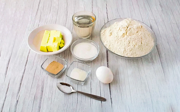 Приготовление теста для булочек с коноплей